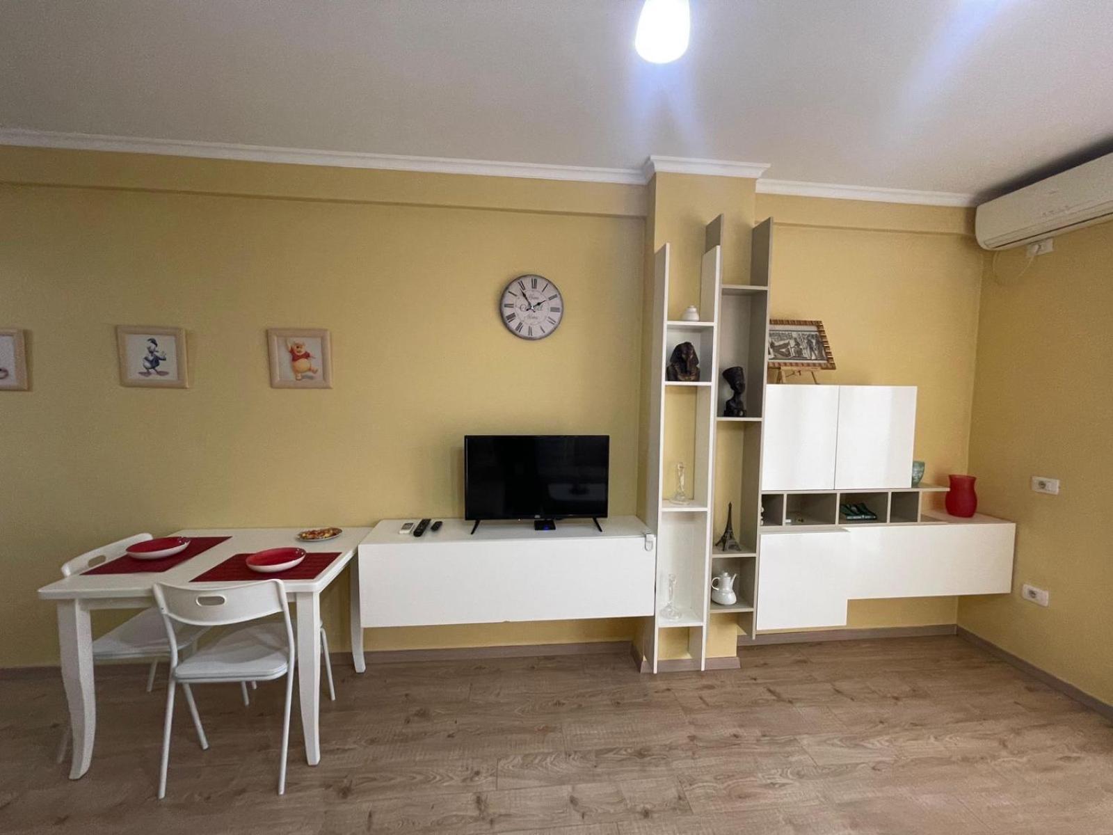 Ergi'S Host Apartment ติรานา ภายนอก รูปภาพ